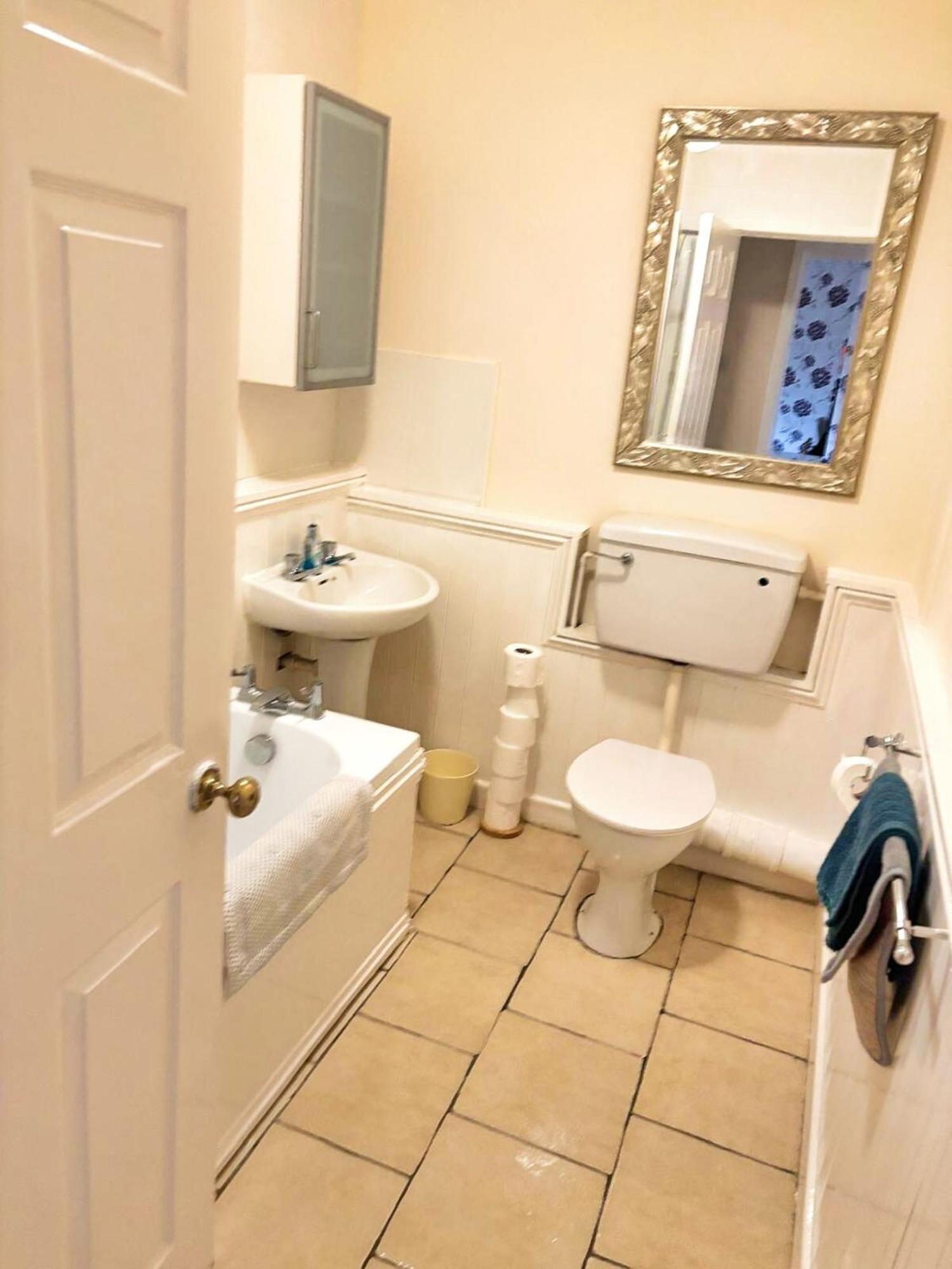 Doncaster - Boswell - Large Balcony Apartment - 2 Double Beds - 2 Bedrooms - Close To Town & Racecourse - Off Street Parking 2 Cars - Fast Wifi Exterior foto